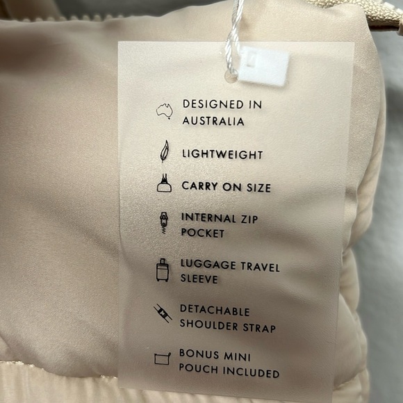 Wilo The Label The Label Puffer Tote Bag (Beige) w/ Carry-On Sleeve - Picture 8 of 9